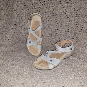 TAOS-Universe-Soft Gray Leather Strappy Sandal-Hook/Loop-Sz 41/10/10.5-Excellent